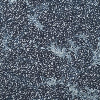 Preview: Leichter Jeansstoff Chambray Tie Dye Flowers weiß auf Denim im Batiklook