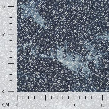 Leichter Jeansstoff Chambray Tie Dye Flowers weiß auf Denim im Batiklook