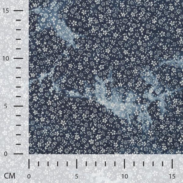 Leichter Jeansstoff Chambray Tie Dye Flowers weiß auf Denim im Batiklook